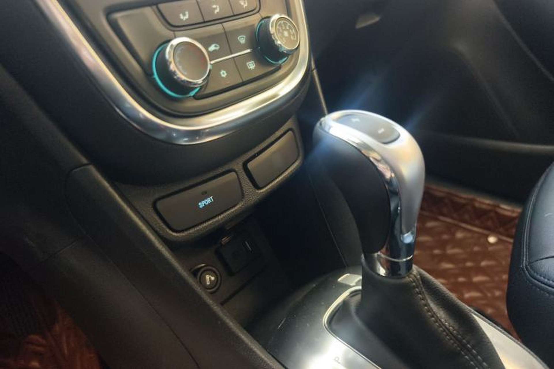 Used Buick Encore 2015 1.4T Automatic Two-Wheel Drive Urban Elite Version Interior 6