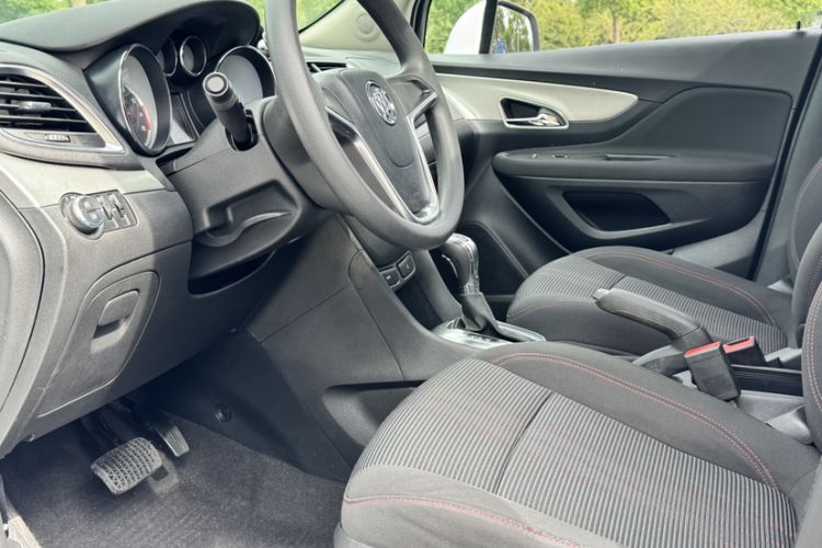 Used Buick Encore 2015 1.4T Automatic Two-Wheel Drive Urban Elite Version Interior 6