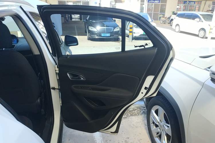Used Buick Encore 2015 1.4T Automatic Two-Wheel Drive Urban Elite Version Interior 6