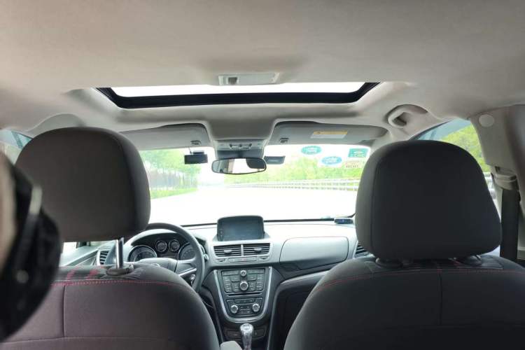 Used Buick Encore 2015 1.4T Automatic Two-Wheel Drive Urban Elite Version Interior 6