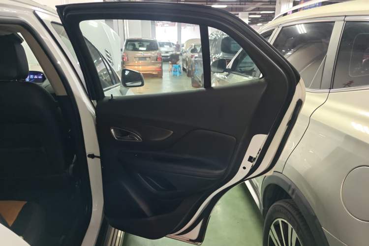 Used Buick Encore 2015 1.4T Automatic All-Wheel-Drive Flagship Model Interior 6