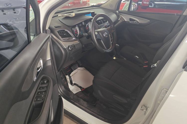 Used Buick Encore 2015 1.4T Automatic Two-Wheel Drive Urban Elite Version Interior 6