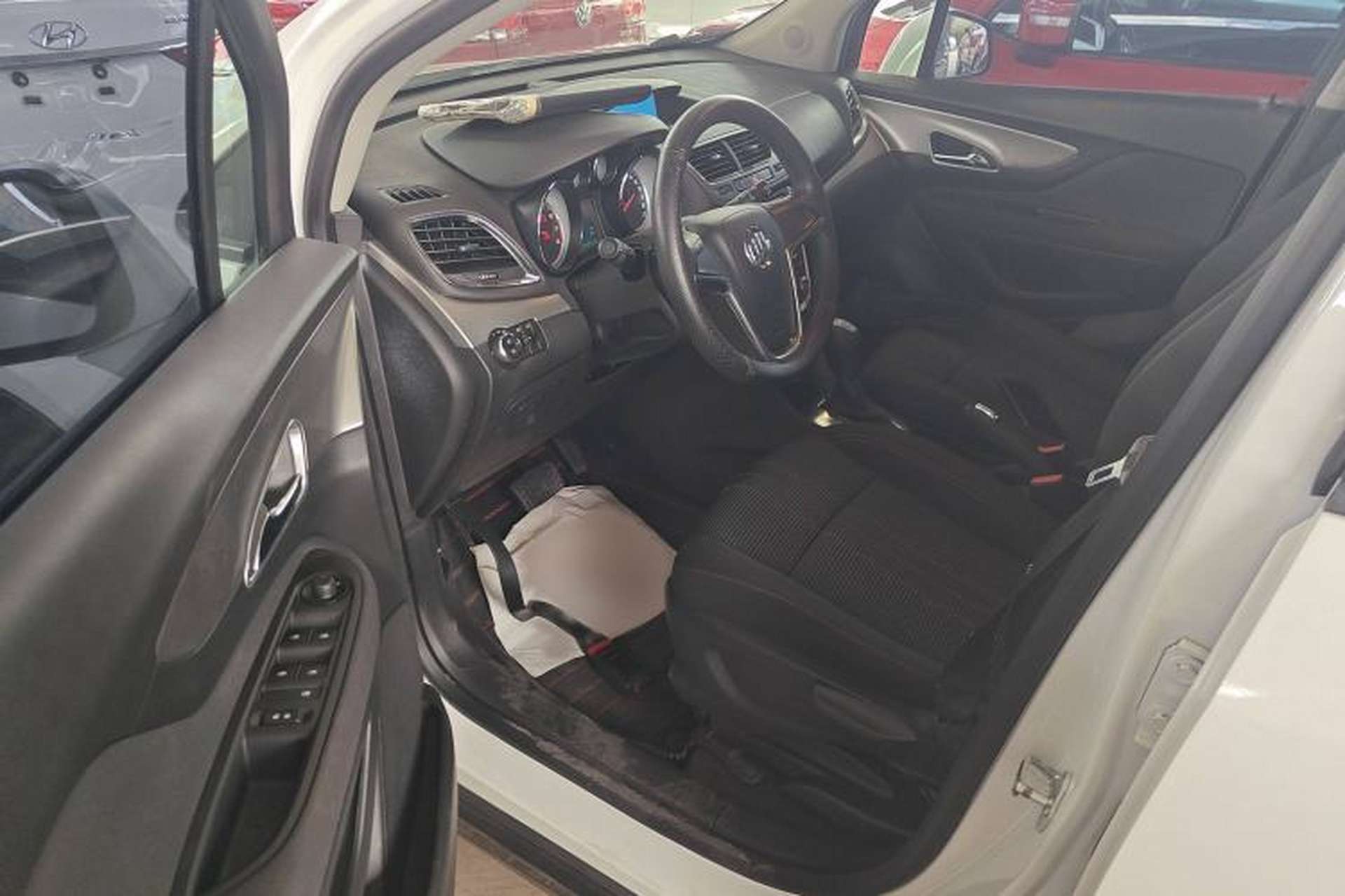 Used Buick Encore 2015 1.4T Automatic Two-Wheel Drive Urban Elite Version Interior 6