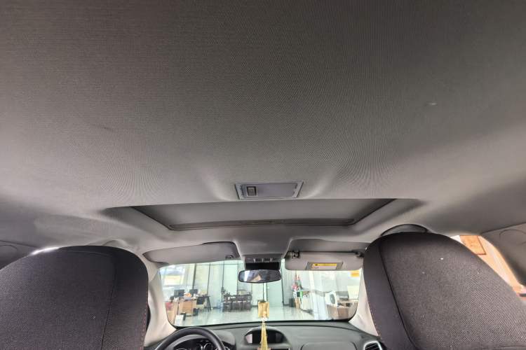 Used Buick Encore 2015 1.4T Automatic Two-Wheel Drive Urban Elite Version Interior 7