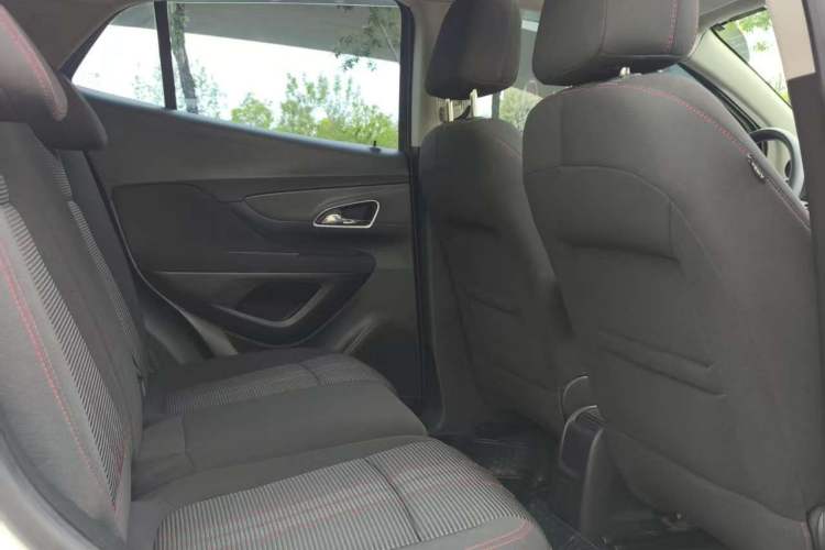 Used Buick Encore 2015 1.4T Automatic Two-Wheel Drive Urban Elite Version Interior 9