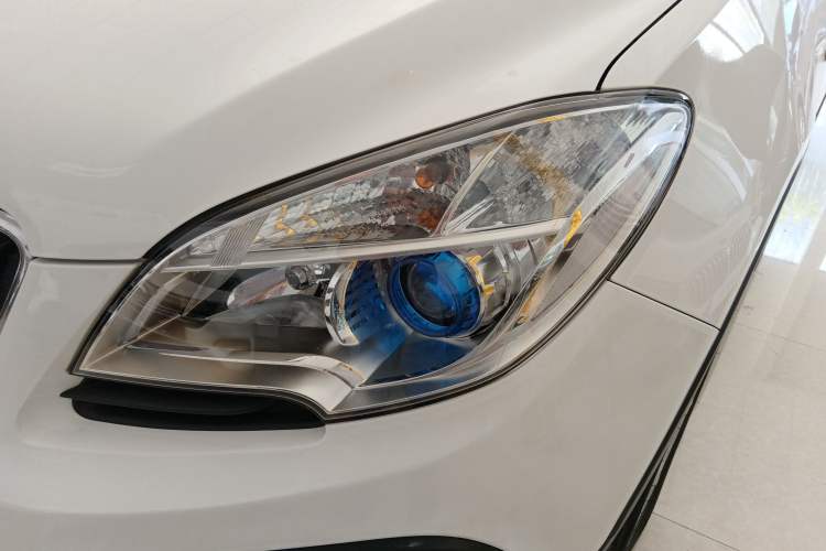 Used Buick Encore 2015 1.4T Automatic Two-Wheel Drive Urban Leading Model Left Front Headlight