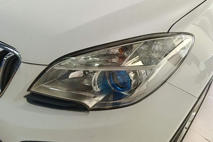 Used Buick Encore 2015 1.4T Automatic Two-Wheel Drive Urban Elite Version Left Front Headlight