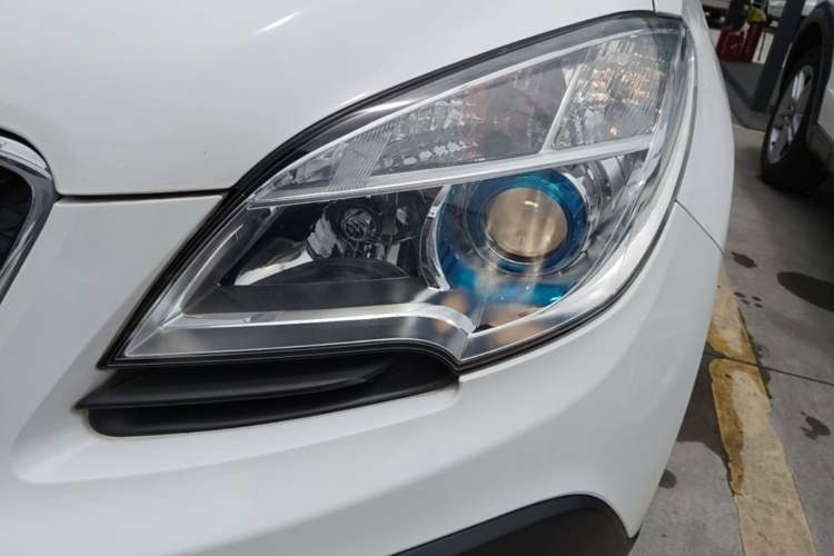 Used Buick Encore 2015 1.4T Manual Two-Wheel Drive Urban Advanced Model Left Front Headlight