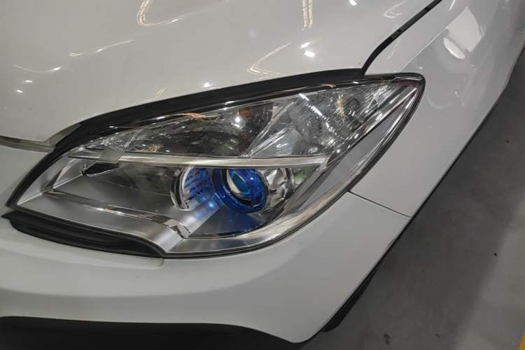 Used Buick Encore 2015 1.4T Automatic Two-Wheel Drive Urban Elite Version Left Front Headlight