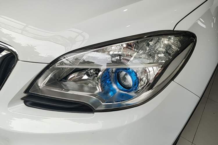 Used Buick Encore 2015 1.4T Automatic Two-Wheel Drive Urban Elite Version Left Front Headlight