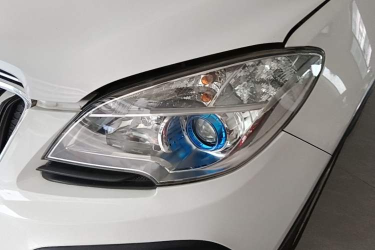 Used Buick Encore 2015 1.4T Automatic Two-Wheel Drive Urban Leading Model Left Front Headlight