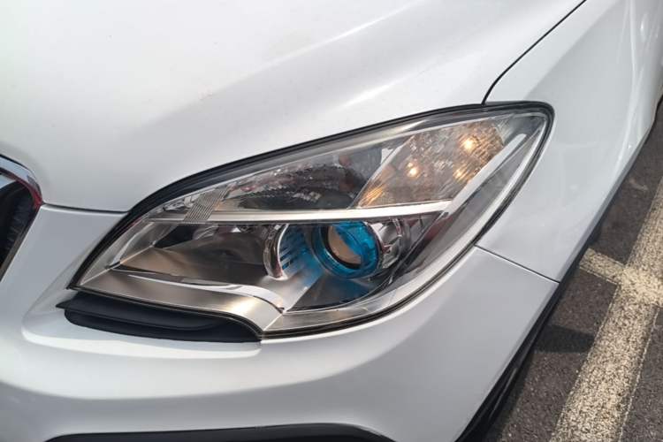 Used Buick Encore 2015 1.4T Automatic Two-Wheel Drive Urban Elite Version Left Front Headlight