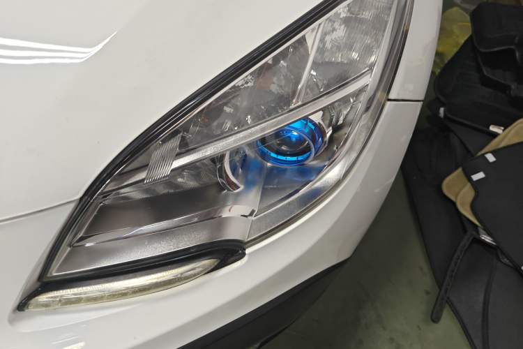 Used Buick Encore 2015 1.4T Automatic All-Wheel-Drive Flagship Model Left Front Headlight