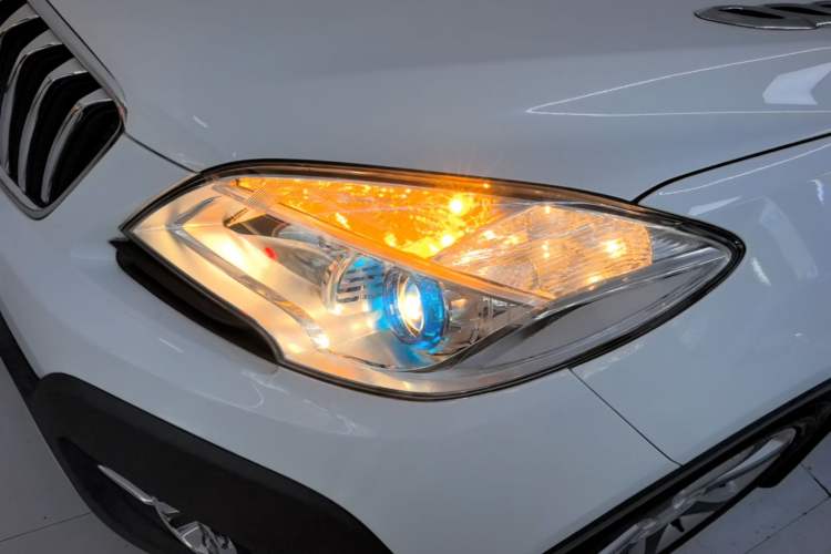 Used Buick Encore 2015 1.4T Automatic Two-Wheel Drive Urban Leading Model Left Front Headlight