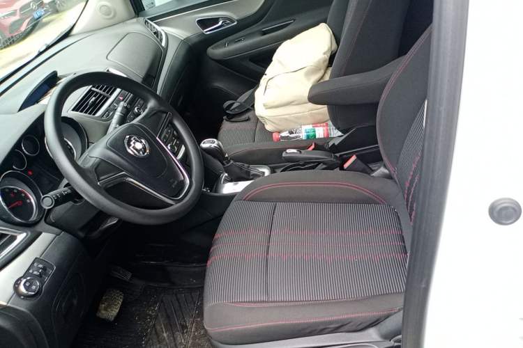 Used Buick Encore 2015 1.4T Automatic Two-Wheel Drive Urban Elite Version Left Front Seat
