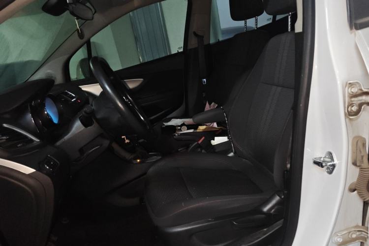 Used Buick Encore 2015 1.4T Automatic Two-Wheel Drive Urban Elite Version Left Front Seat