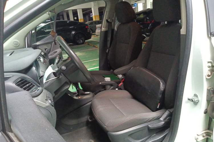 Used Buick Encore 2015 1.4T Automatic Two-Wheel Drive Urban Elite Version Left Front Seat