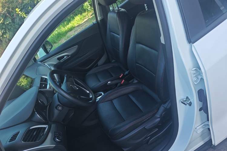 Used Buick Encore 2015 1.4T Automatic Two-Wheel Drive Urban Elite Version Left Front Seat