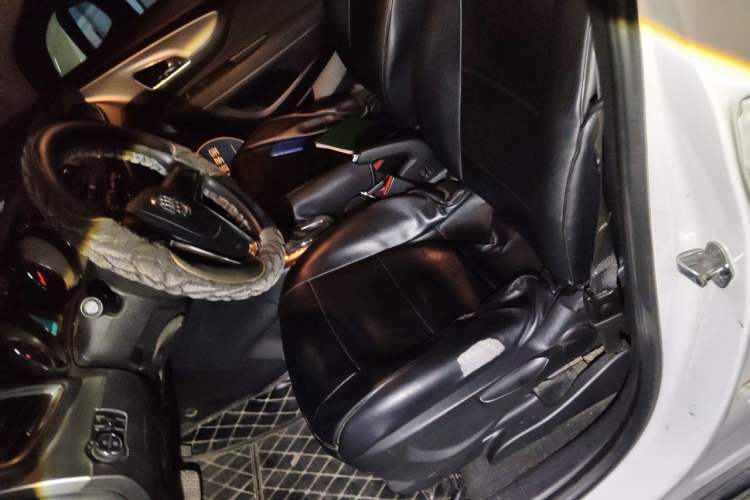 Used Buick Encore 2015 1.4T Automatic Two-Wheel Drive Urban Elite Version Left Front Seat