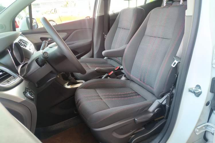 Used Buick Encore 2015 1.4T Automatic Two-Wheel Drive Urban Elite Version Left Front Seat