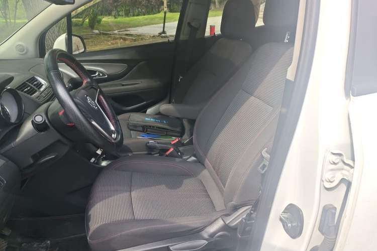Used Buick Encore 2015 1.4T Automatic Two-Wheel Drive Urban Elite Version Left Front Seat