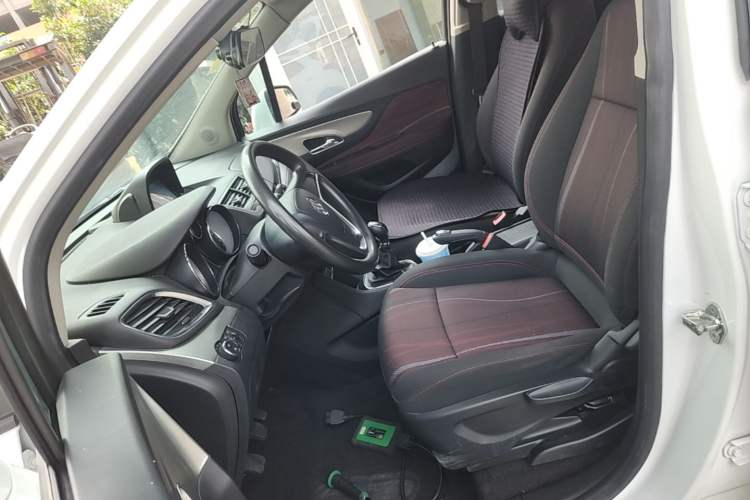 Used Buick Encore 2015 1.4T Manual Two-Wheel Drive Urban Advanced Model Left Front Seat