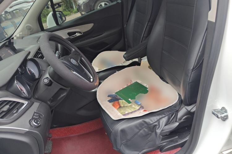 Used Buick Encore 2015 1.4T Automatic Two-Wheel Drive Urban Elite Version Left Front Seat