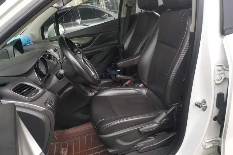 Used Buick Encore 2015 1.4T Automatic Two-Wheel Drive Urban Elite Version Left Front Seat