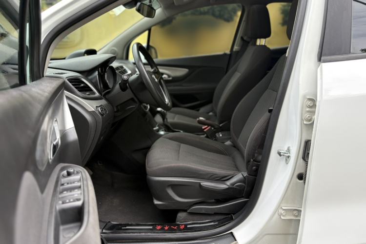 Used Buick Encore 2015 1.4T Automatic Two-Wheel Drive Urban Elite Version Left Front Seat