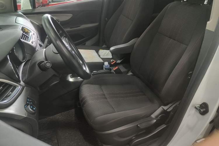Used Buick Encore 2015 1.4T Automatic Two-Wheel Drive Urban Elite Version Left Front Seat