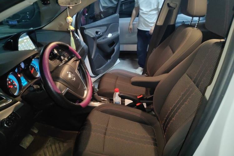 Used Buick Encore 2015 1.4T Automatic Two-Wheel Drive Urban Elite Version Left Front Seat