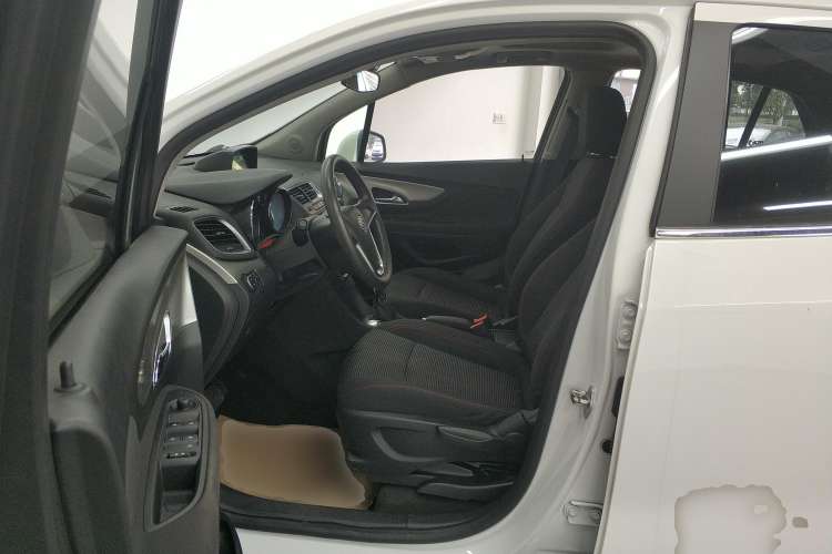 Used Buick Encore 2015 1.4T Automatic Two-Wheel Drive Urban Elite Version Left Front Seat