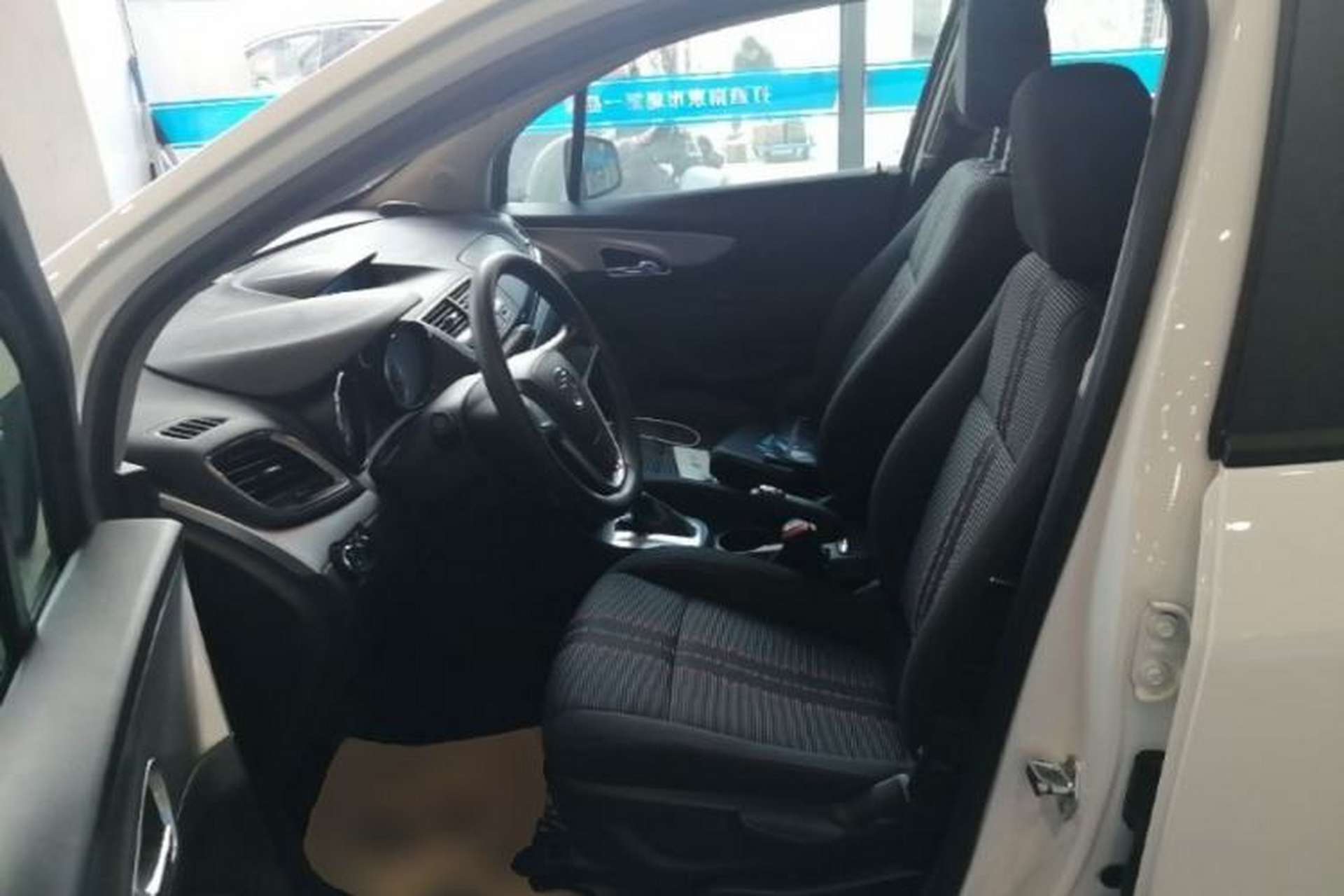Used Buick Encore 2015 1.4T Automatic Two-Wheel Drive Urban Elite Version Left Front Seat