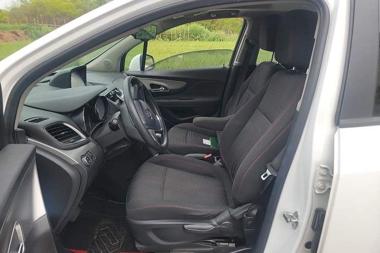 Used Buick Encore 2015 1.4T Automatic Two-Wheel Drive Urban Elite Version Left Front Seat