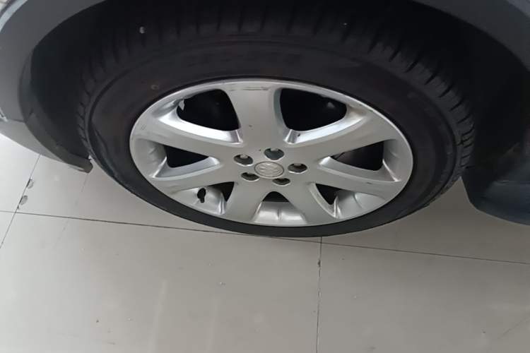 Used Buick Encore 2015 1.4T Automatic Two-Wheel Drive Urban Elite Version Left Front Wheel Hub