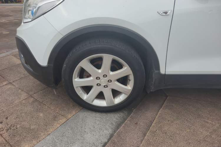Used Buick Encore 2015 1.4T Automatic Two-Wheel Drive Urban Elite Version Left Front Wheel Hub