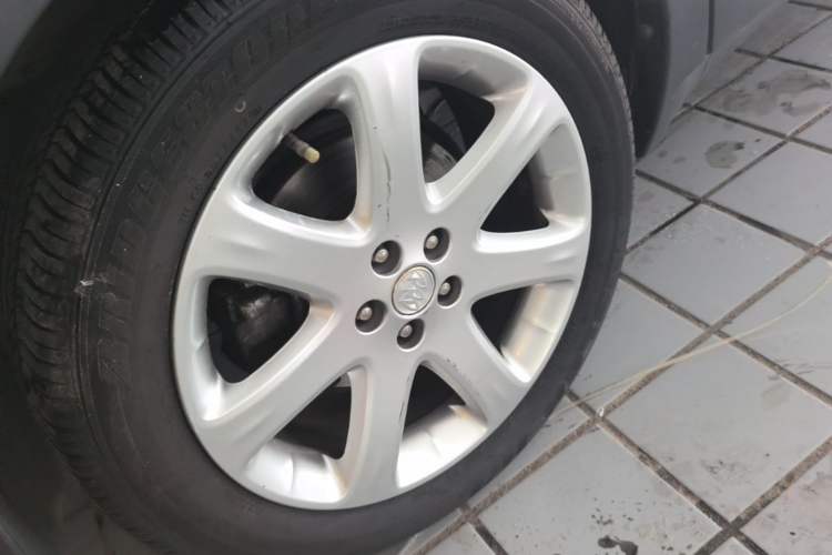 Used Buick Encore 2015 1.4T Automatic Two-Wheel Drive Urban Leading Model Left Front Wheel Hub