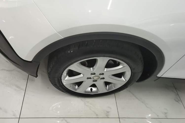 Used Buick Encore 2015 1.4T Automatic Two-Wheel Drive Urban Elite Version Left Front Wheel Hub