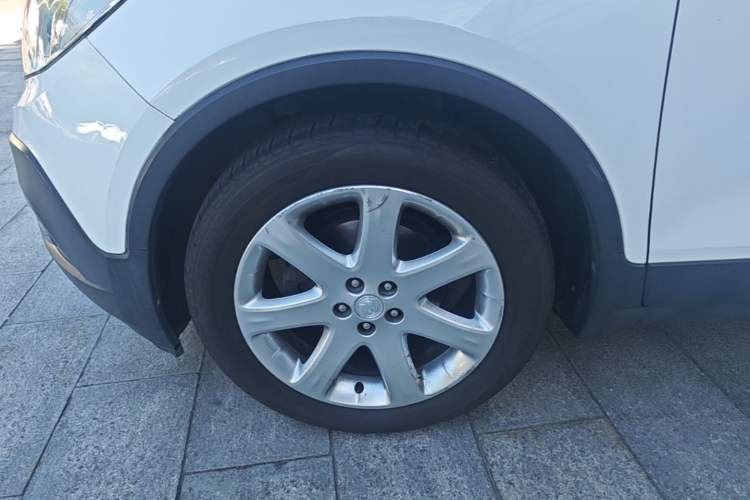 Used Buick Encore 2015 1.4T Automatic Two-Wheel Drive Urban Elite Version Left Front Wheel Hub