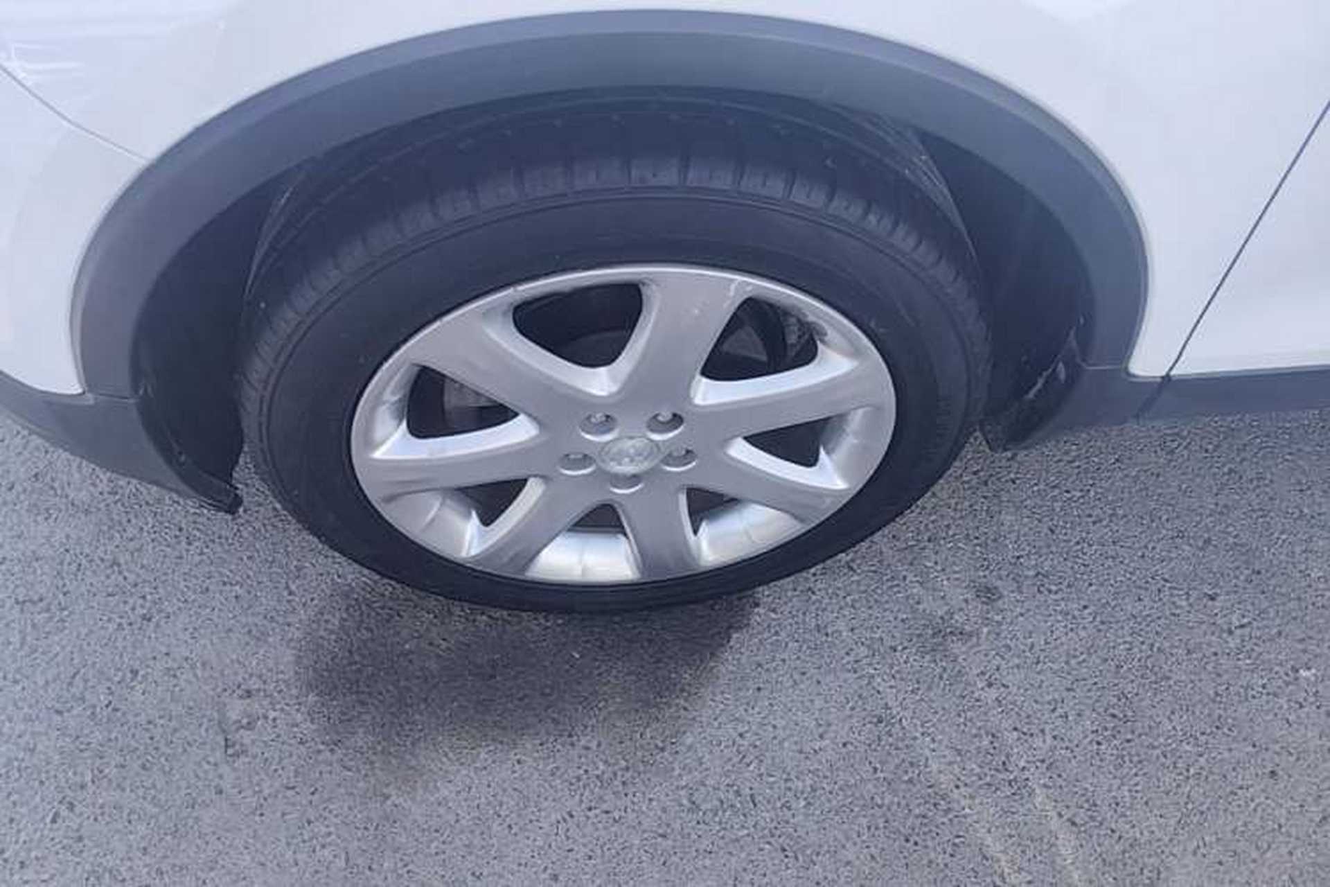 Used Buick Encore 2015 1.4T Automatic Two-Wheel Drive Urban Elite Version Left Front Wheel Hub