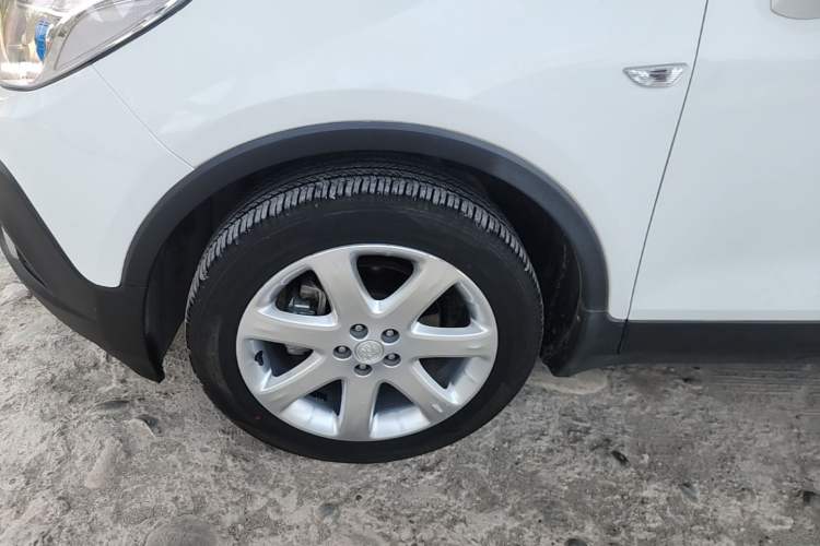 Used Buick Encore 2015 1.4T Manual Two-Wheel Drive Urban Advanced Model Left Front Wheel Hub