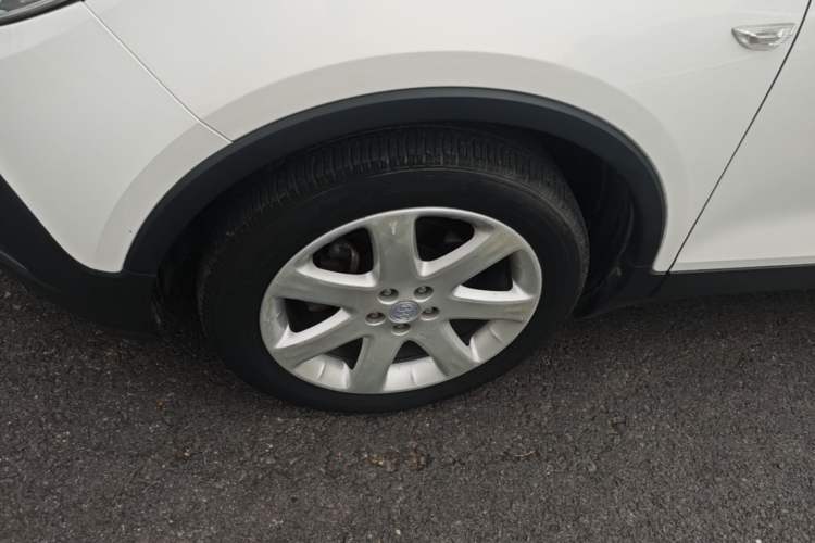 Used Buick Encore 2015 1.4T Automatic Two-Wheel Drive Urban Elite Version Left Front Wheel Hub
