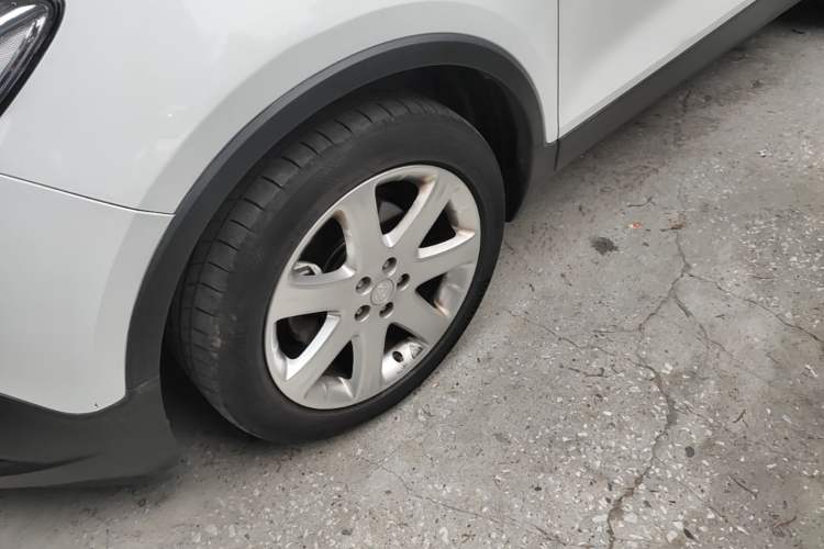 Used Buick Encore 2015 1.4T Automatic Two-Wheel Drive Urban Elite Version Left Front Wheel Hub
