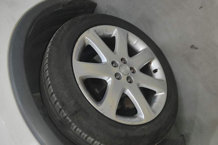 Used Buick Encore 2015 1.4T Automatic Two-Wheel Drive Urban Elite Version Left Front Wheel Hub