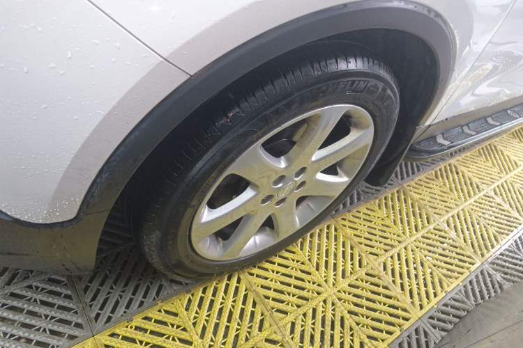 Used Buick Encore 2015 1.4T Automatic Two-Wheel Drive Urban Elite Version Left Front Wheel Hub