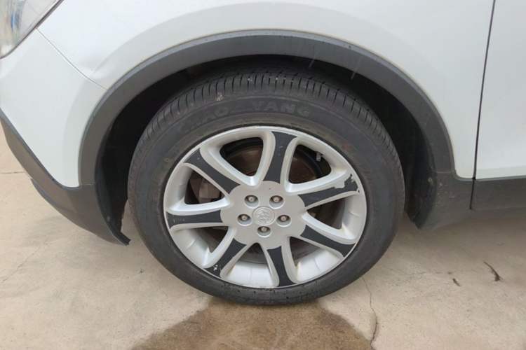 Used Buick Encore 2015 1.4T Automatic Two-Wheel Drive Urban Leading Model Left Front Wheel Hub