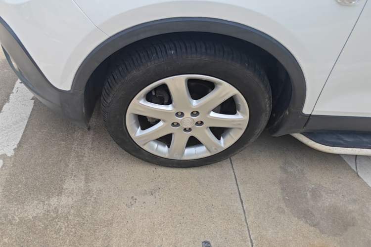 Used Buick Encore 2015 1.4T Manual Two-Wheel Drive Urban Advanced Model Left Front Wheel Hub