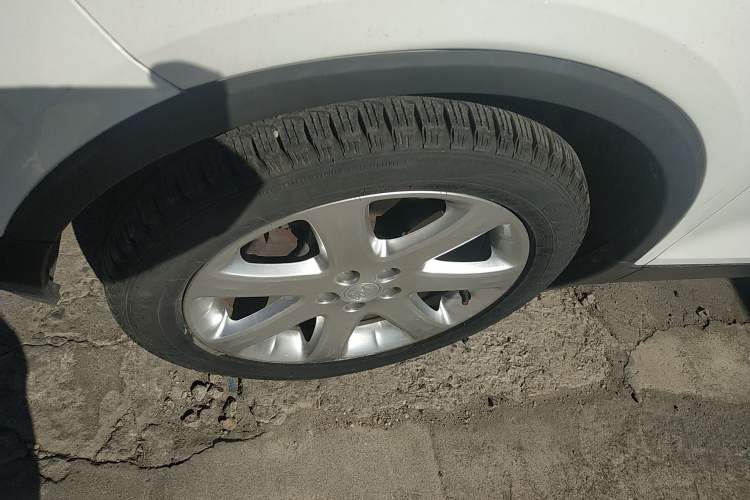 Used Buick Encore 2015 1.4T Automatic Two-Wheel Drive Urban Leading Model Left Front Wheel Hub