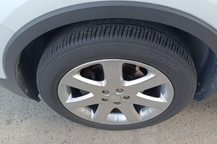 Used Buick Encore 2015 1.4T Automatic Two-Wheel Drive Urban Elite Version Left Front Wheel Hub