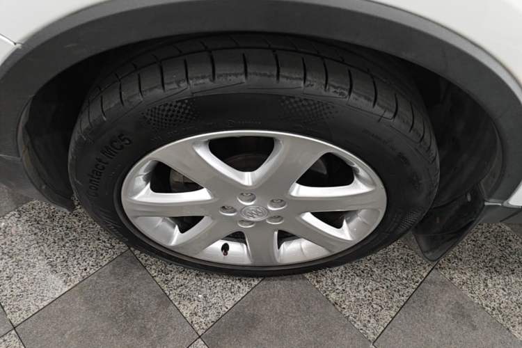 Used Buick Encore 2015 1.4T Automatic Two-Wheel Drive Urban Elite Version Left Front Wheel Hub